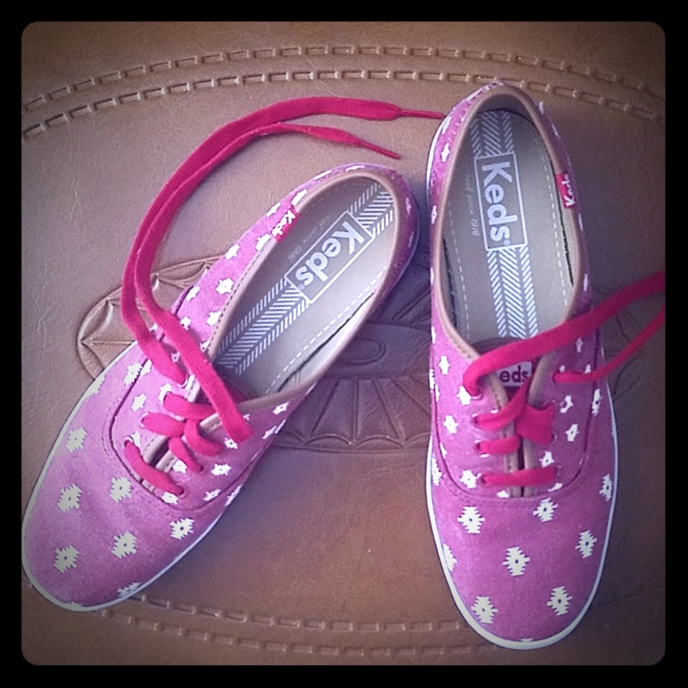 Gently used red canvas Keds w Navajo style print